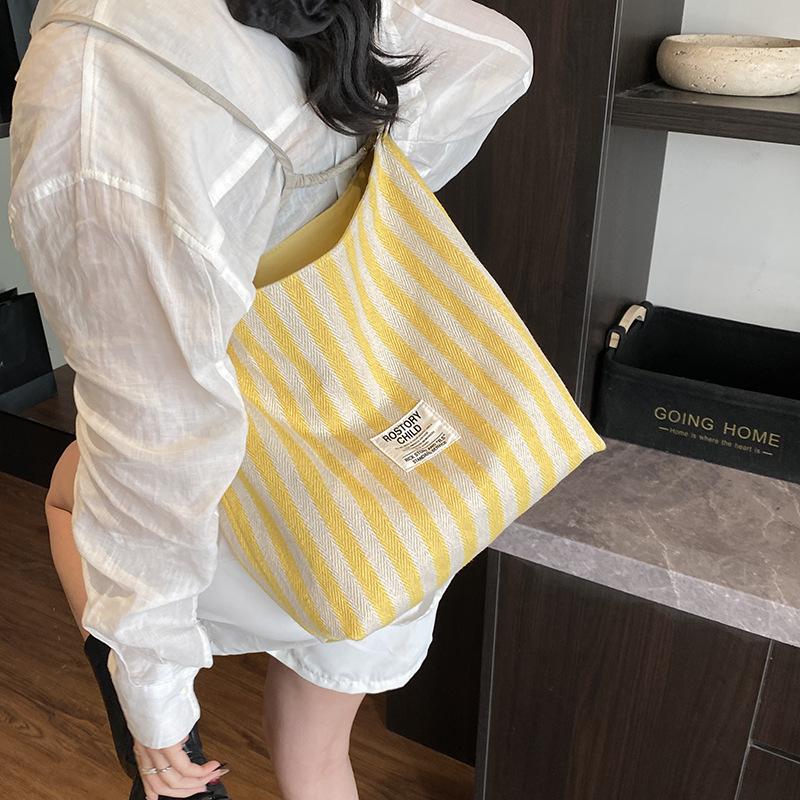 Large-capacity canvas bag women's 2025 new casual contrasting color versatile shoulder handbag, college student class tote bag