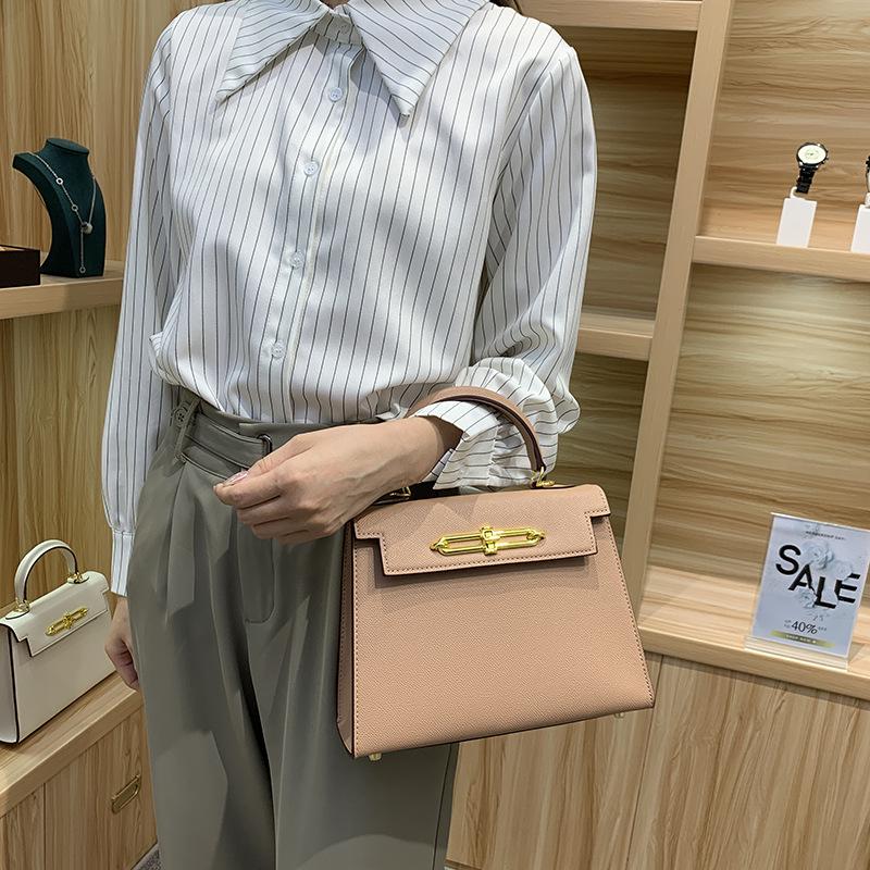 Elegant Crossbody Handbag - Luxe Texture & Versatile Design