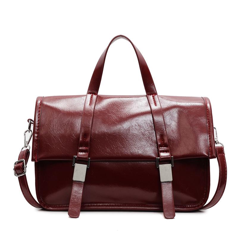 New high-end large-capacity oil wax leather portable messenger bag women's commuting versatile shoulder messenger bag