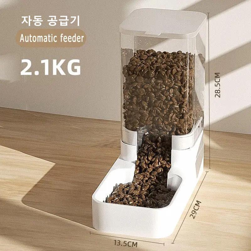 

A Dog Automatic Feeder Transparent Automatic Gravity Cat Water Bowl High Capacity Food Storage Container Cat Accessories