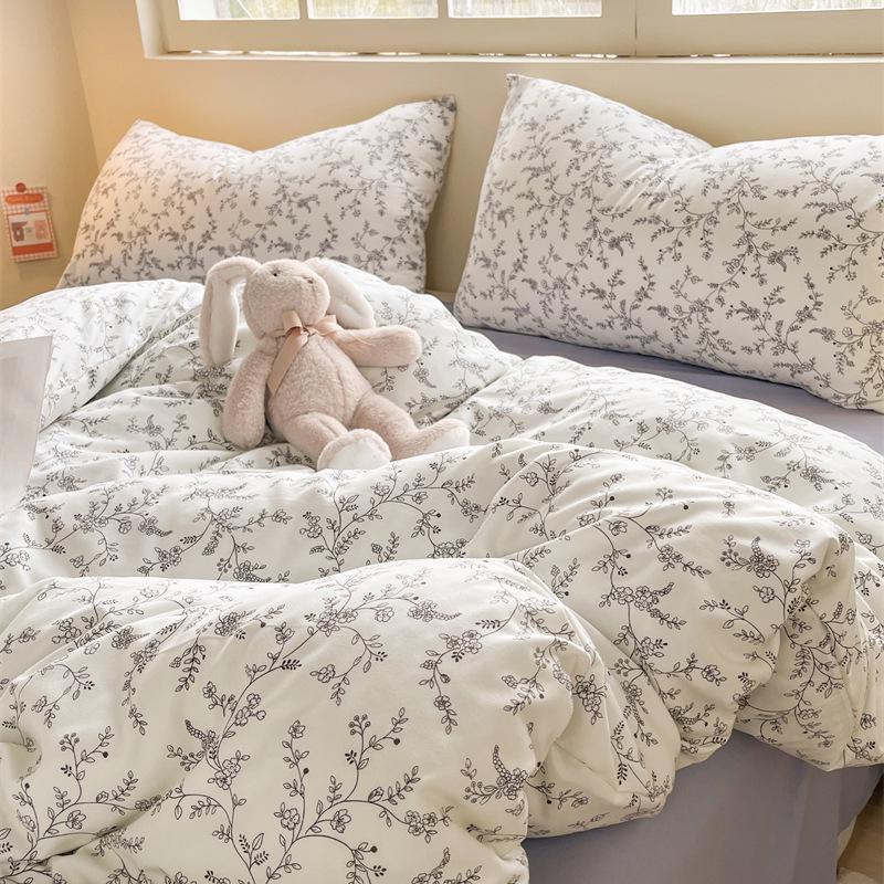 Class A Small Floral Cloud-like Cotton Bedding Set - Includes Duvet Cover, Sheet, Bed Skirt (3 pcs)