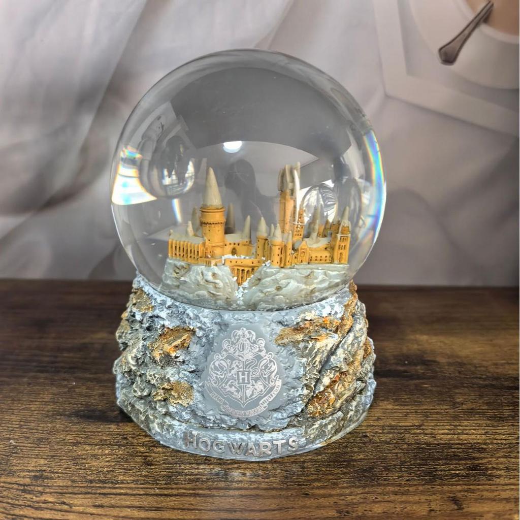 Harry Castle Snowflake Crystal Ball Ornament - Hogwarts School of Witchcraft & Wizardry