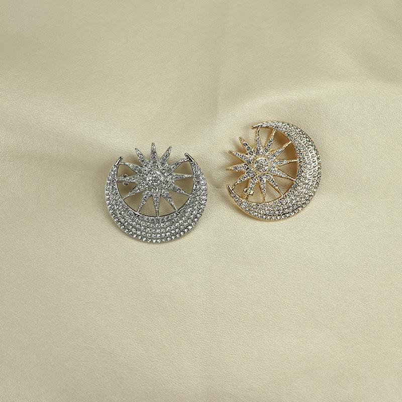 Moon Sun Brooch: Women's High-End Anti-Exposure Pin, Light Luxury Suit Accessory.