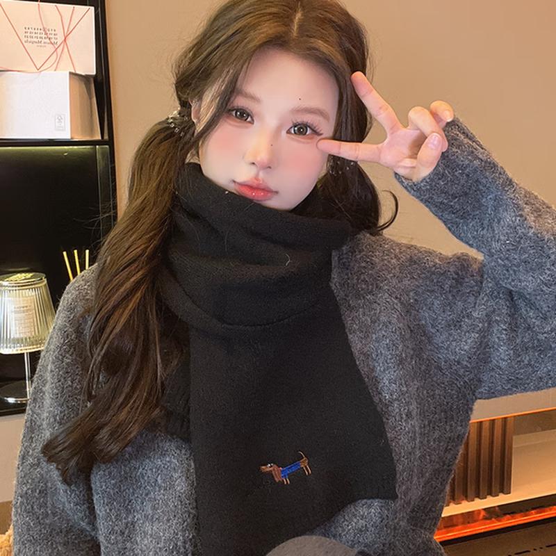 

XIN SHENG XIANG Embroidered Puppy Knitted Scarf