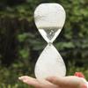 Elegante Glas-Sanduhr mit fließenden Blasen Nachtleuchtend Dekorative Zeituhr für Wohnzimmer