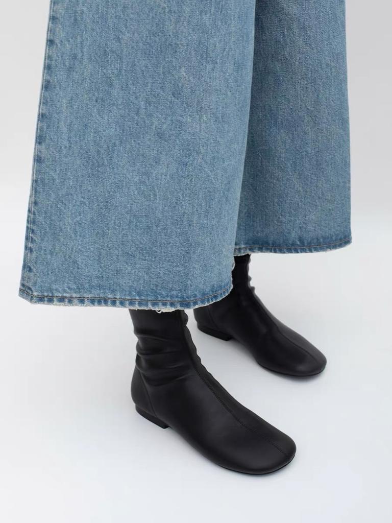 Retro Autumn and Winter Round Head Thin Boots Martin Shoes Women's 2025 New Short Boots Square Heel Duckbill Thin Short Boots