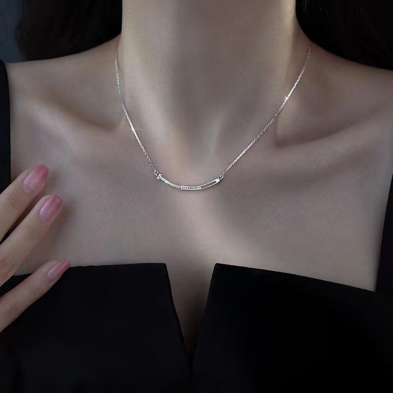 1 Pcs Women Cool Style Smiling Copper and Zirconia Pendant with Stainless Steel Chain Combination of Versatile Jewelry