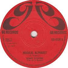

7-дюймовая пластинка DENNIS ALCAPONE / BUCKLEY, ALL STAR - Musical Alphabet / Things Gonna Cha GG4538 GG s Records 1972 UK Регги, Ска и Даб Б/У