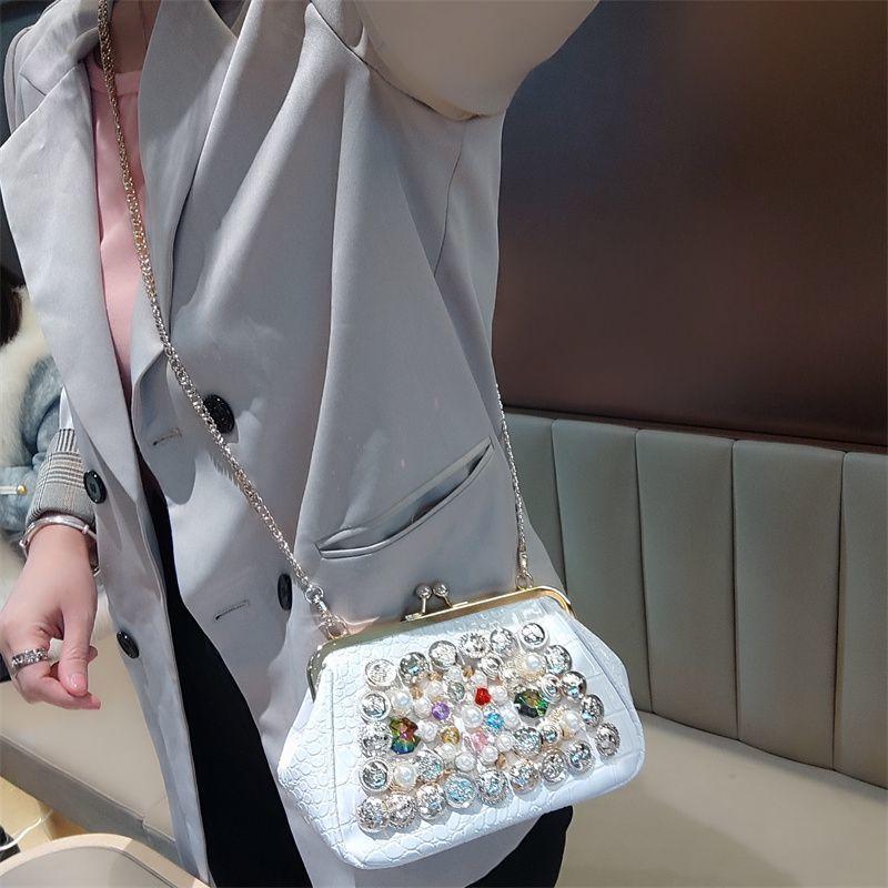 Charm Socialite Diamond Studded Dinner Bag 2025 Neue süße handgehaltene Umhängetasche mit Kette