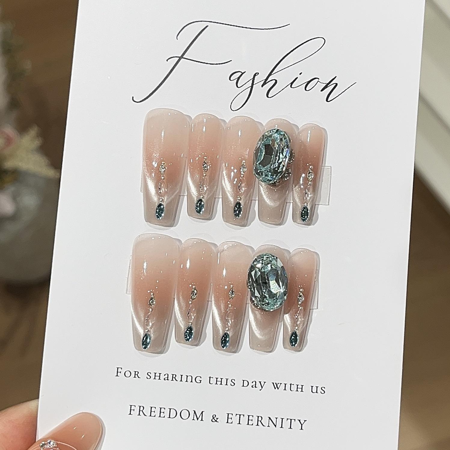 

Слезы русалки Мечтательные слезы Капля Лошадиный глаз Дрель Улыбка Кошачьи глаза Голубь Голубое яйцо Куча Дрель Носить доспехи L