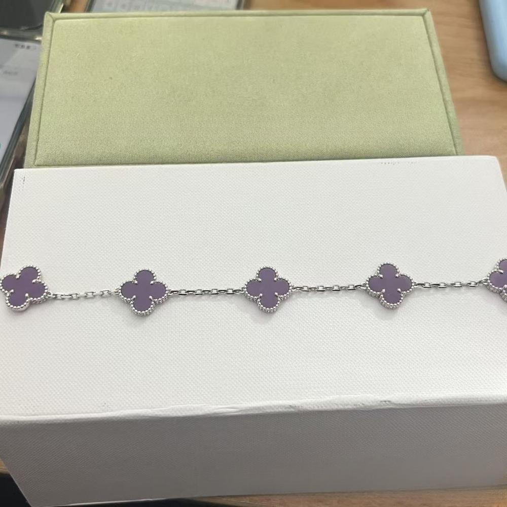 Vierblättriges Klee- und Fünfblüten-Armband mit rotem Achaten - Ein Geschenk für deine Freundin
