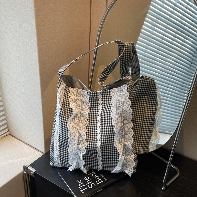 Fashion girly lace sweet wind bucket bag 2025 new large capacity underarm canvas bag plaid shoulder bag