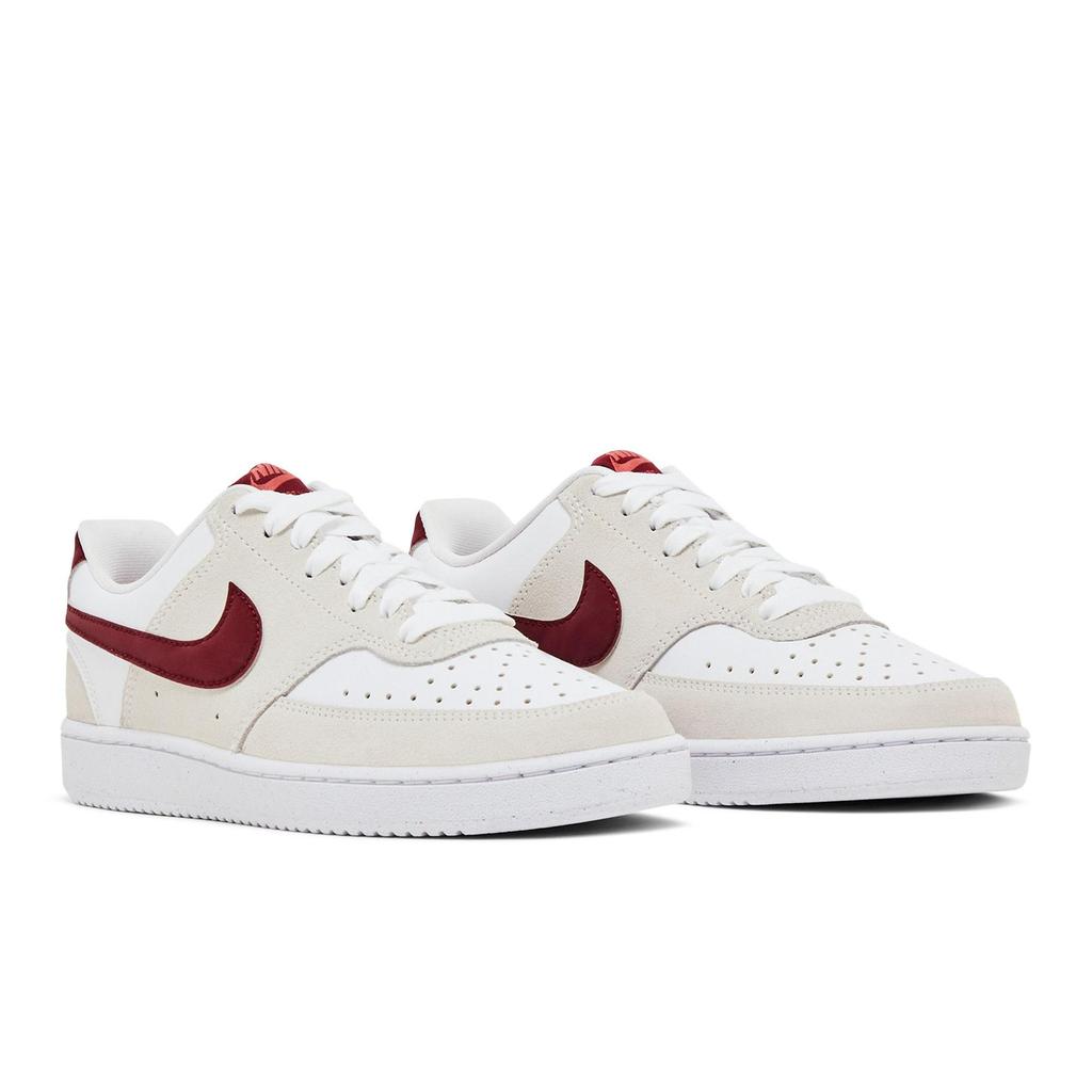 Nike Damen Court Vision Low 'Valentinstag 2024' (Damengrößen) Weiße / Adobe / Drachenrot / Teamrot Skateboard-Schuhe FQ7628 100