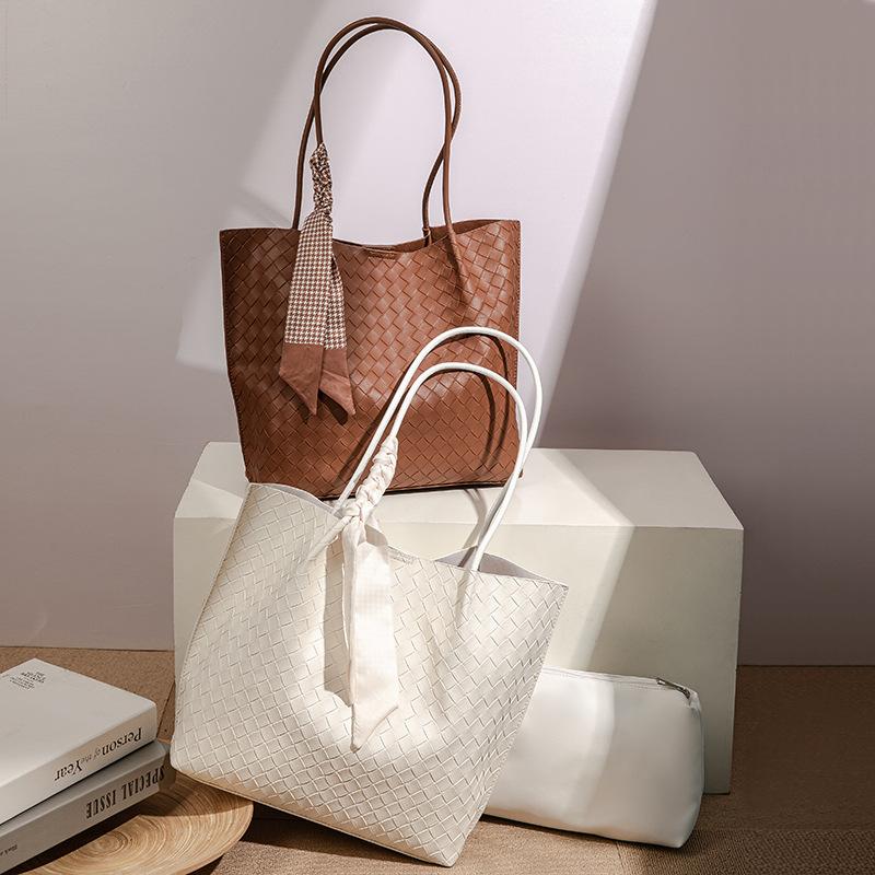 Large-capacity commuter tote bag, high-end woven mother-and-daughter bag, 2024 new model, college student shoulder bag for women