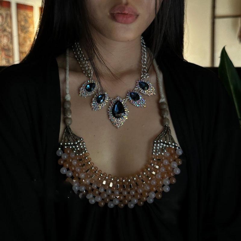 Retro Vintage Rhinestone Geometric Water Drop Necklace: Luxurious, High-End Clavicle Chain with Individualistic, Fashionable Design for Women