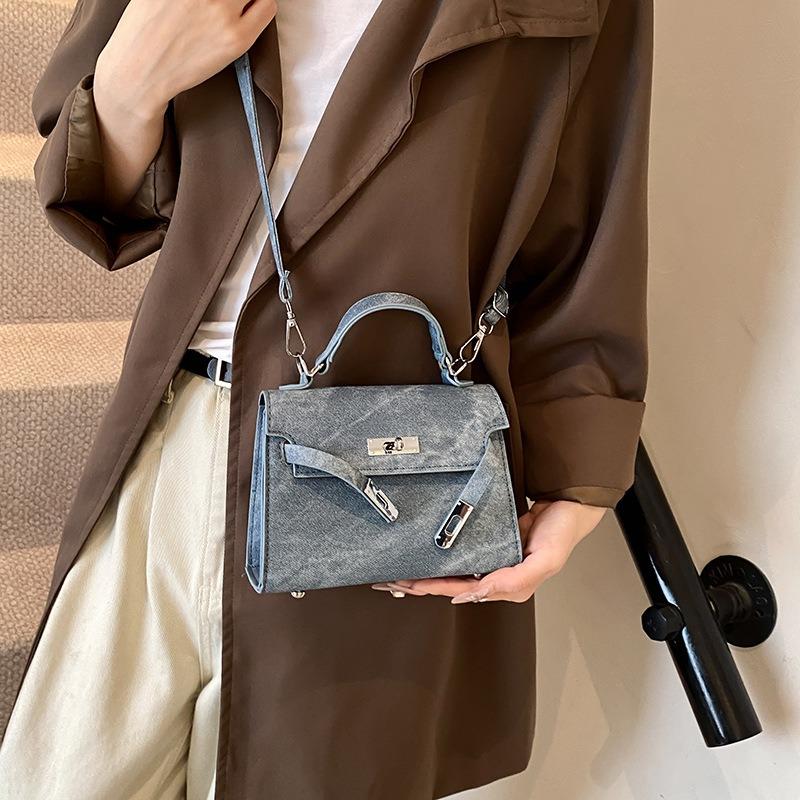 Hand carry niche bag women's retro shoulder bag autumn and winter new fashion small square bag messenger bag