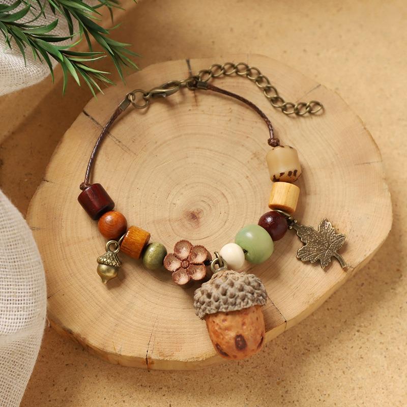Vintage Hand-woven Plant Bracelet, Natural Fruit, Acorn Hand Rope, Women's Niche Literary Bracelet.