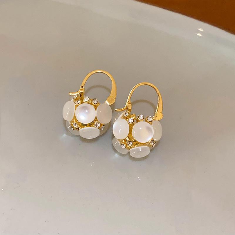 Exquisite Opal-Blumenkorb-Hängeohrringe für Damen Elegantes Design Mikrozirkonia-Fassung Party-Schmuck für junge Mädchen