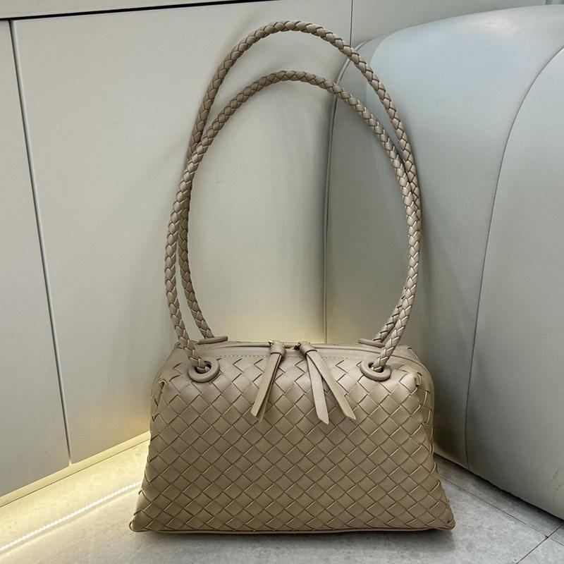 New leather hand-woven bag, high-end handbag, pillow bag, small square bag, shoulder messenger bag, women's bag.