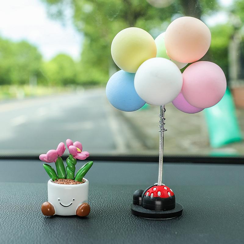 Cute Car Accessories, Decorative Pieces, Potted Flowers, Car Mini Ornaments, Compact Center Console Decorations, with A Sense of Sophistication.