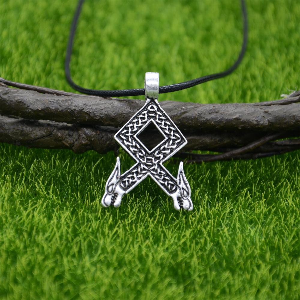 Viking Wolf Amulet Runen Rune Fehu Noorse Talisman Ketting voor Mannen met Ierse Knopen Gotische Sieraden