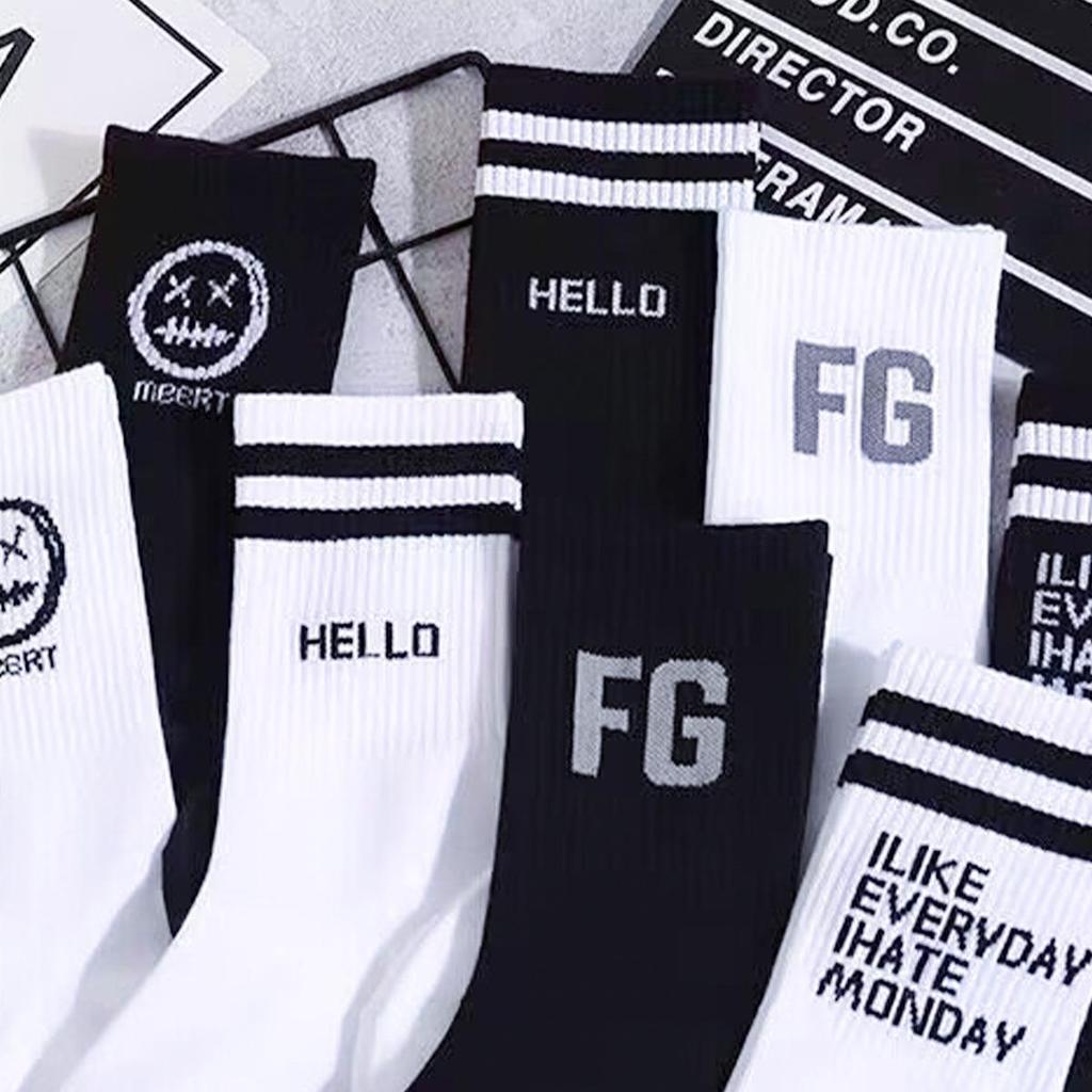 Zhuji Men's Trendy Black & White Mid-Tube Basketball Socks - Sweat-Absorbent, Breathable, Autumn/Winter.