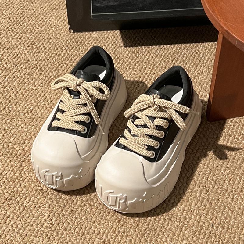 Korean version of platform muffin shoes women's 2025 autumn new big head shell head lace-up small man height increase casual board shoes