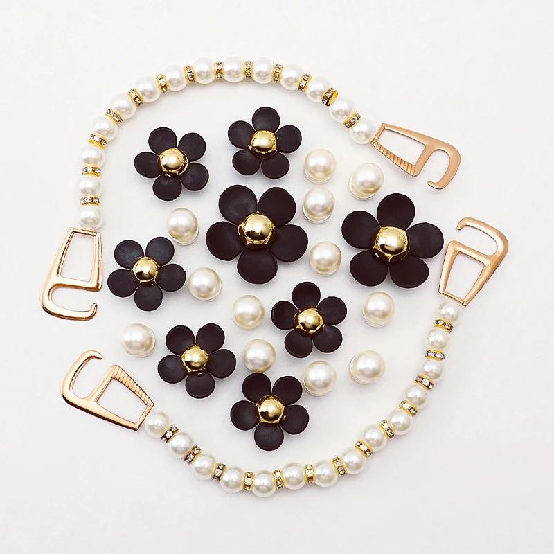 Schuhanhänger & Kettensets Perlenanhänger Luxuriöse Perlen Schwarze Blumen Schuhanhänger Kinder Damen Lochschuhe Zubehör 1Set