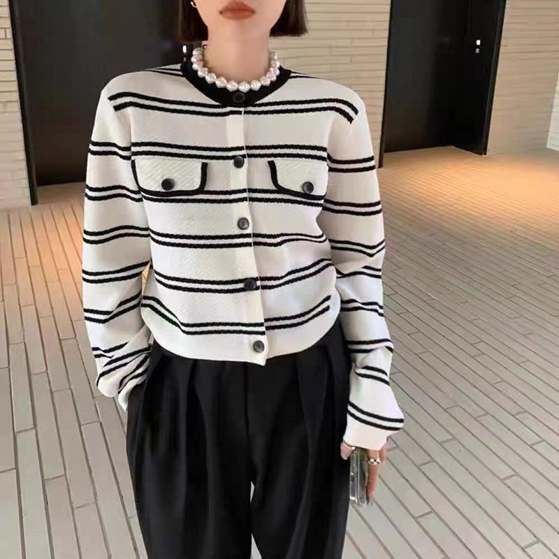 Autumn and winter new striped round neck inner fashion age reduction loose and thin knitted cardigan jacket women