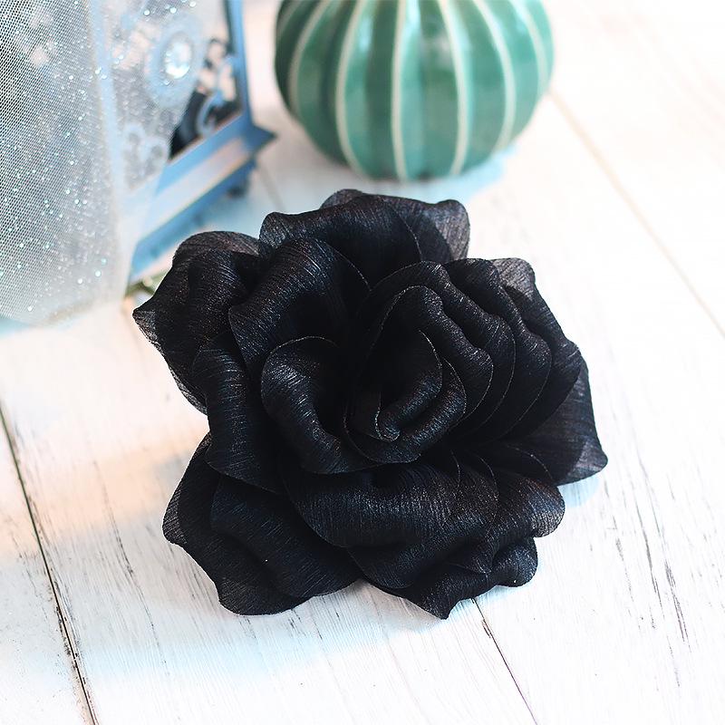 Set červených třpytivých květinových sponek do vlasů a náramku pro dívky na latinskoamerické tance