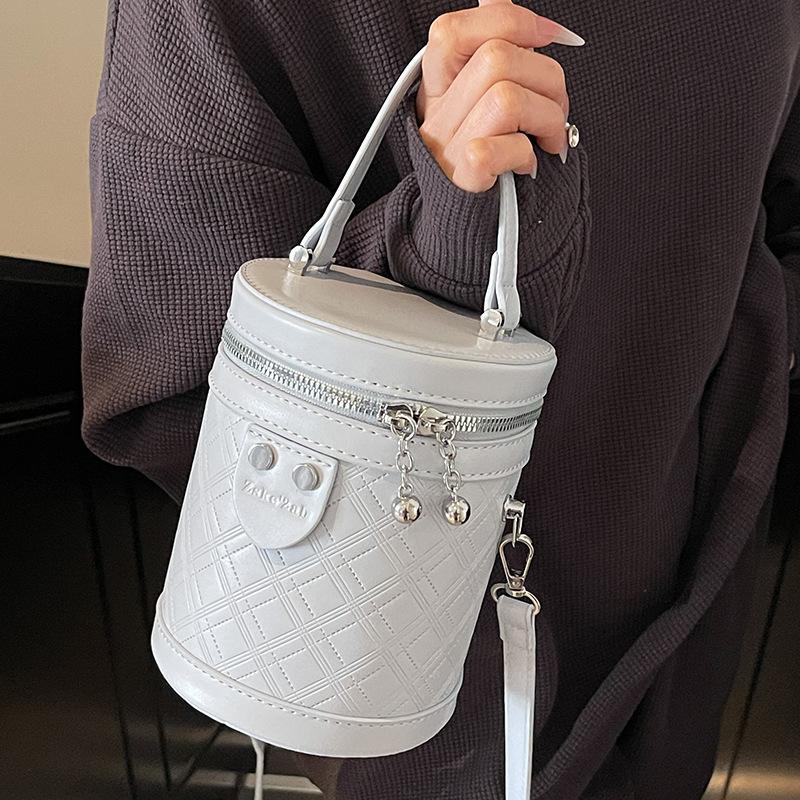 Korean version of high-value simple handbag bag women's 2025 summer new fashion niche casual messenger bucket bag