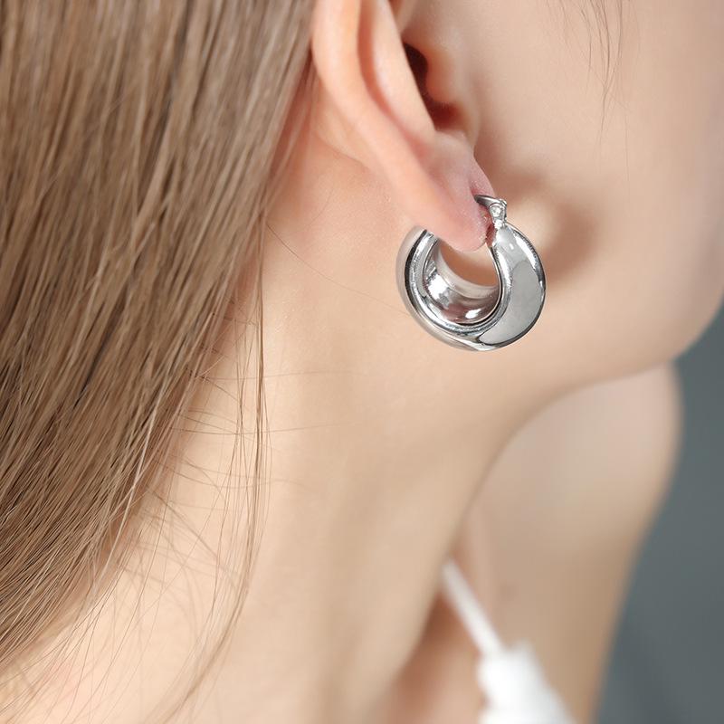 

French Retro Metallic Titanium Steel Non-Fading Ear Cuffs - Elegant, Lightweight Earrings for Women.