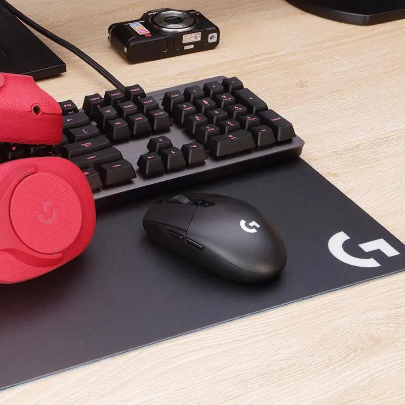 Logitech G304 Wireless Mouse Ligthspeed Gaming Mouse HERO Sensor Long Battery 6 Programmable Buttons Life Perfect for Office Work & Gaming Sessions