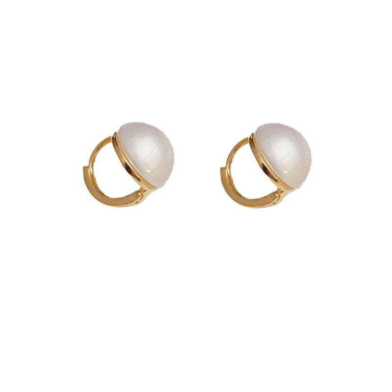 Retro French Pearl Ear Cuff: Elegant, Simple, and Versatile Earrings for Women