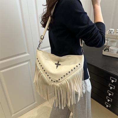 Tasche mit großem Fassungsvermögen Damen Sommer neue Mode Retro Schulter Messenger Bag Nieten Fransen Tasche