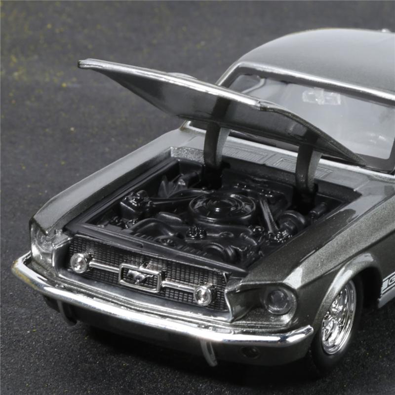 Maisto 1:24 1967 Ford Mustang GT Alloy Sports Car Model Diecast Metal Racing Vehicles Car Model Simulation Collection Kids Gifts