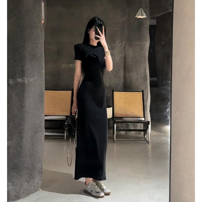 Hepburn style black short-sleeved dress women's summer 2026 new temperament slim and thin hip skirt