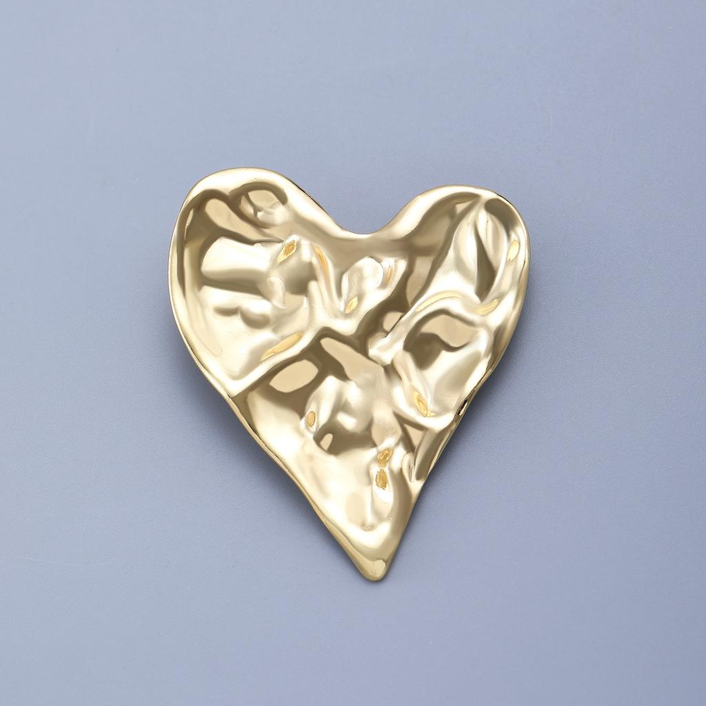 2026 Irregular Pleated Stainless Steel Love Brooch for Women High-End Corsage Niche Pin Sweater Suit Accessories