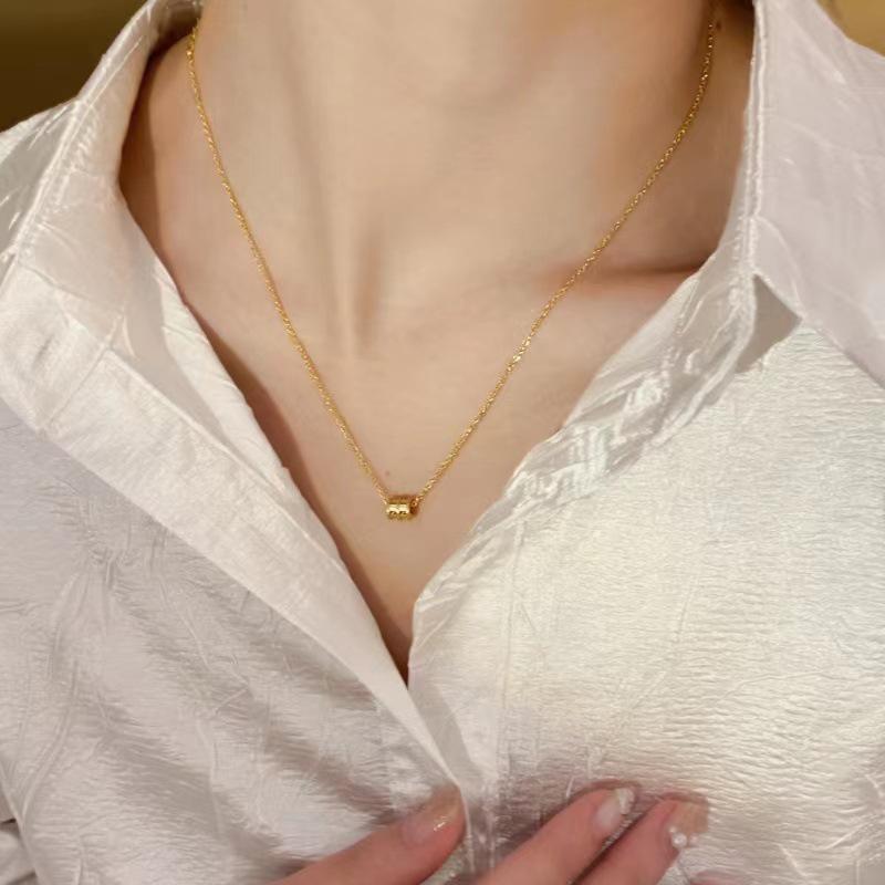 Women's Gold-Plated Thin Collarbone Necklace: 2024 Light Luxury Niche Fashion