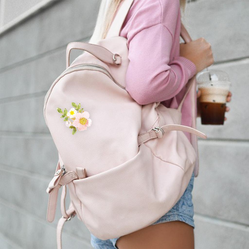 Sparkling Crystal Daisy Flower Brooch Elegant Rhinestones Decoration Jewelry Gift For Women Dress Coat Accessories