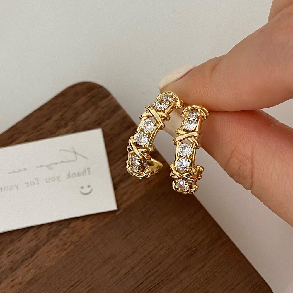 

Moonso Vintage CC Design Hoop Earrings for Women Korean Fashion X Cross Zircon Earring Engagement Jewelry Gift e8456 золотой