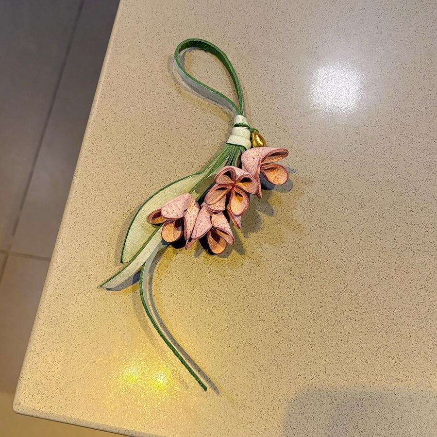 Echtleder Blumenförmiger Taschenanhänger Rindslederseil Damen Tulpen-Taschenanhänger Autoschlüsselanhänger Handschlaufe Zubehör