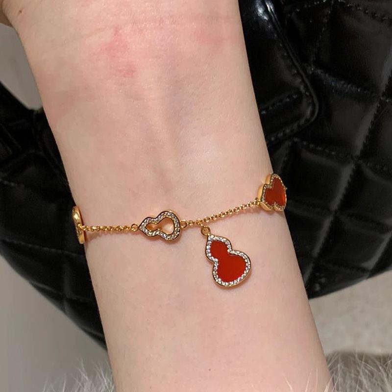 White Moonlight Mother-of-Pearl & Red Agate Gourd Bracelet 2026