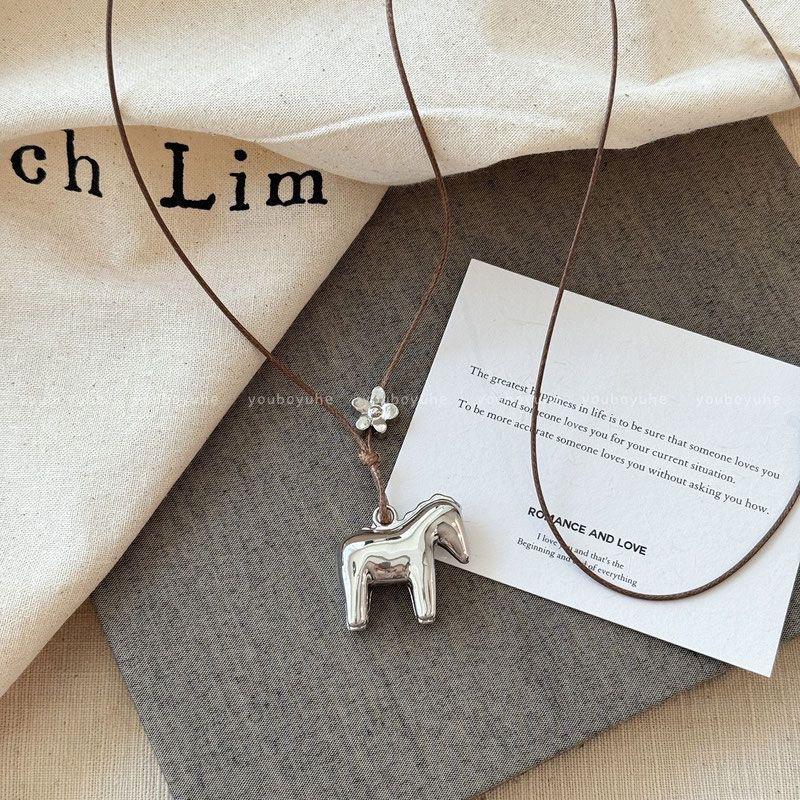 Cartoon Funny Horse Smooth Surface Flower Metallic Pendant Necklaces for Women Long Adjustable Wax Rope Chain Chokers 2025 Gifts