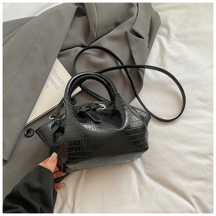 

Premium retro portable vegetable basket bag women s bag 2025 new oil wax leather fashion wing bag single shoulder messenger bag tide