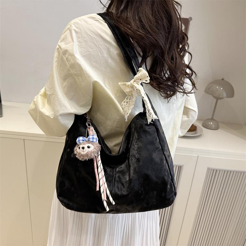 This year's popular bag women's 2025 new autumn and winter large-capacity versatile commuter shoulder bag messenger bag women