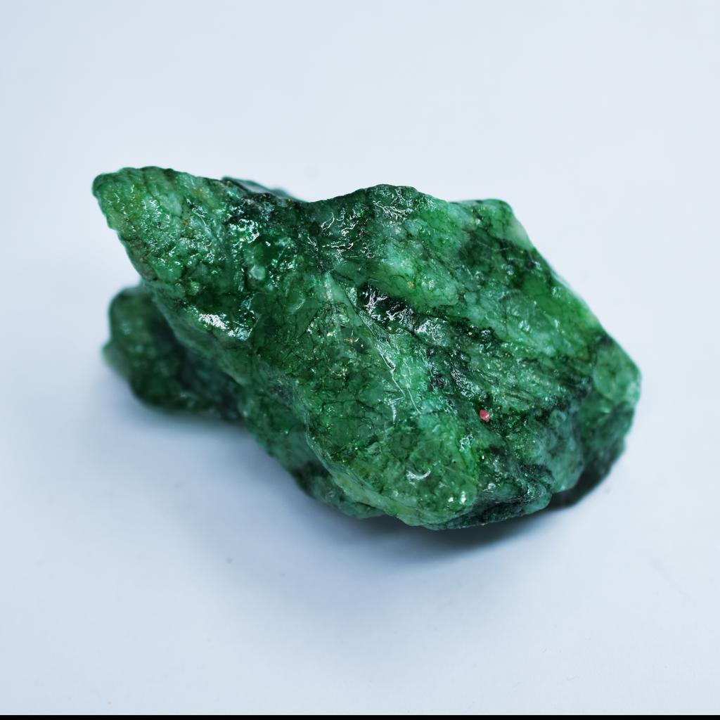 Natural Green Emerald Loose Gemstone Dyed Raw Rough Uncut 645.50 ct for Lapidary and Gem Collections