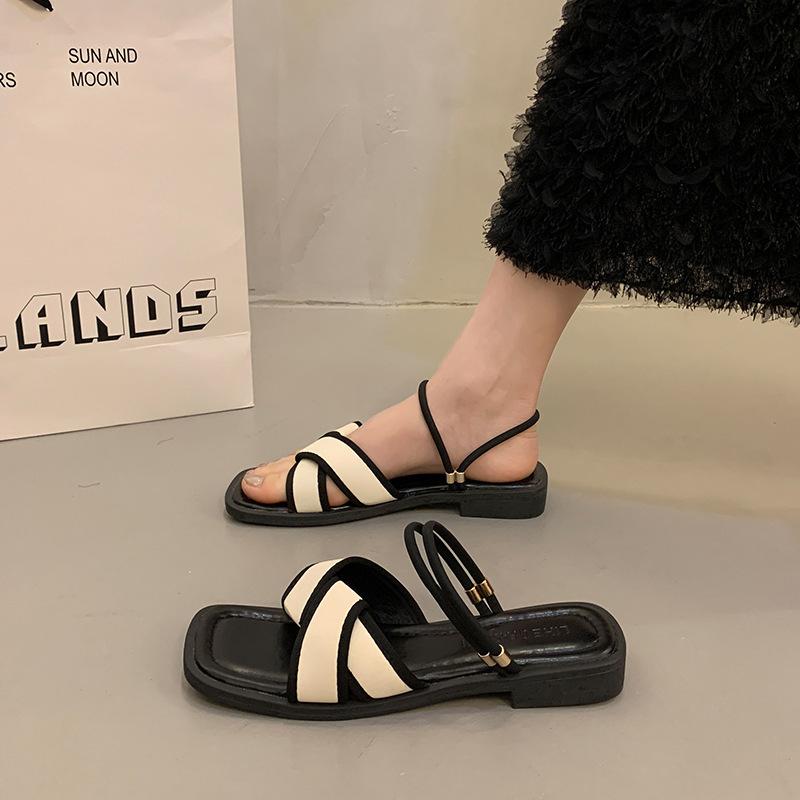 French fairy style flat-bottomed sandals female summer wear with skirt 2025 new popular versatile Roman two wear sandals