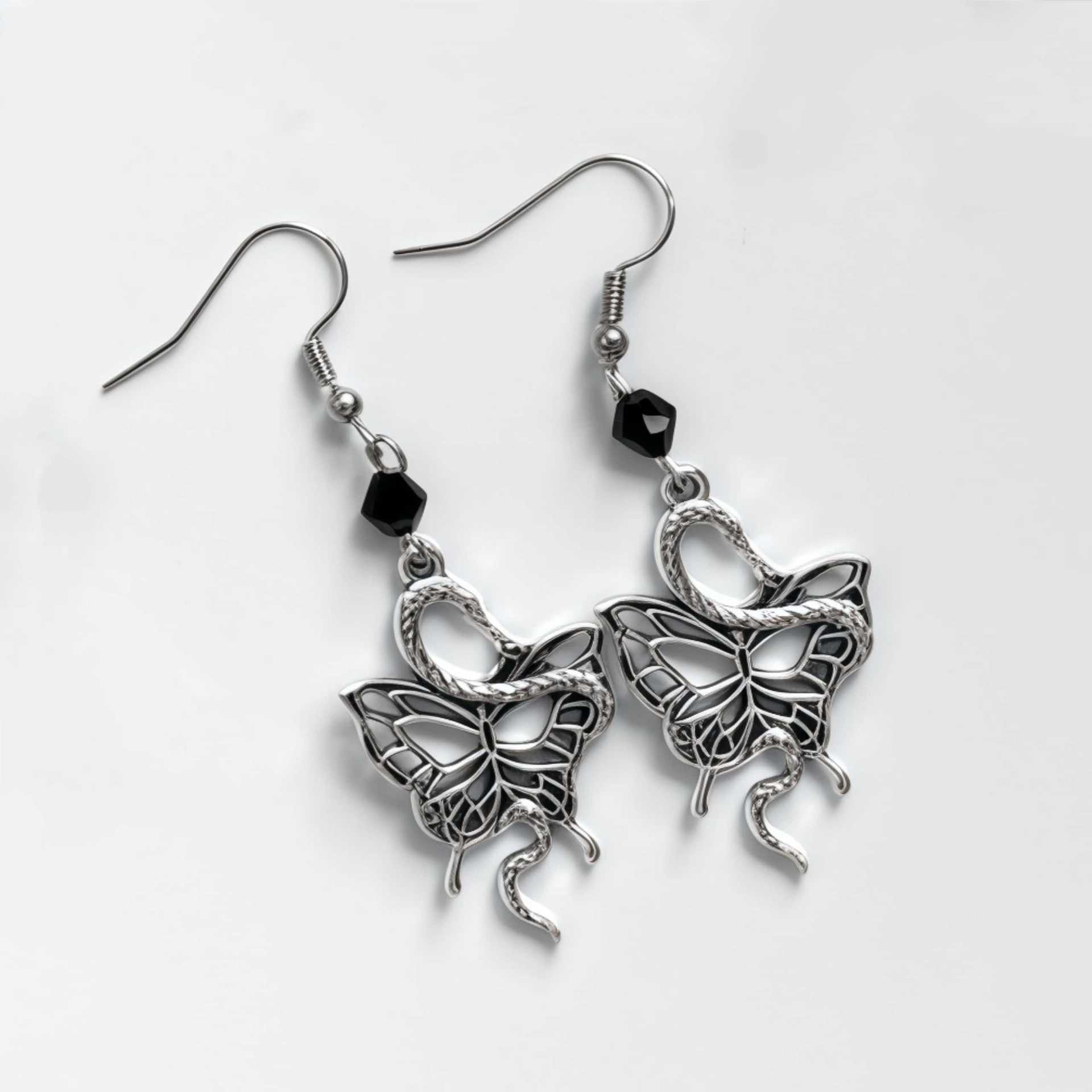 

Gothic Retro Sliver Color The Eye of Horus Skull Bat Crow Butterfly Cat Dangle Earrings for Women Hallowmas Party Jewelry Gifts