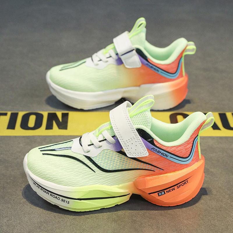 

Новые кроссовки для начальной школы, дышащие кроссовки для мальчиков на липучках, легкие кроссовки для бега 2025, обувь для детей среднего и старшего возраста 33